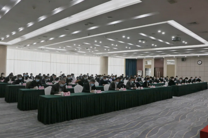 鞍勤集團(tuán)、溫泉集團(tuán)舉辦貫徹落實(shí)市第十三次黨代會(huì)精神宣講報(bào)告會(huì)(圖3)