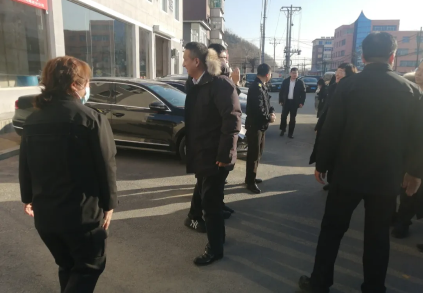 鞍勤集團(tuán)黨委下基層、聽民意，助推企業(yè)高質(zhì)量發(fā)展