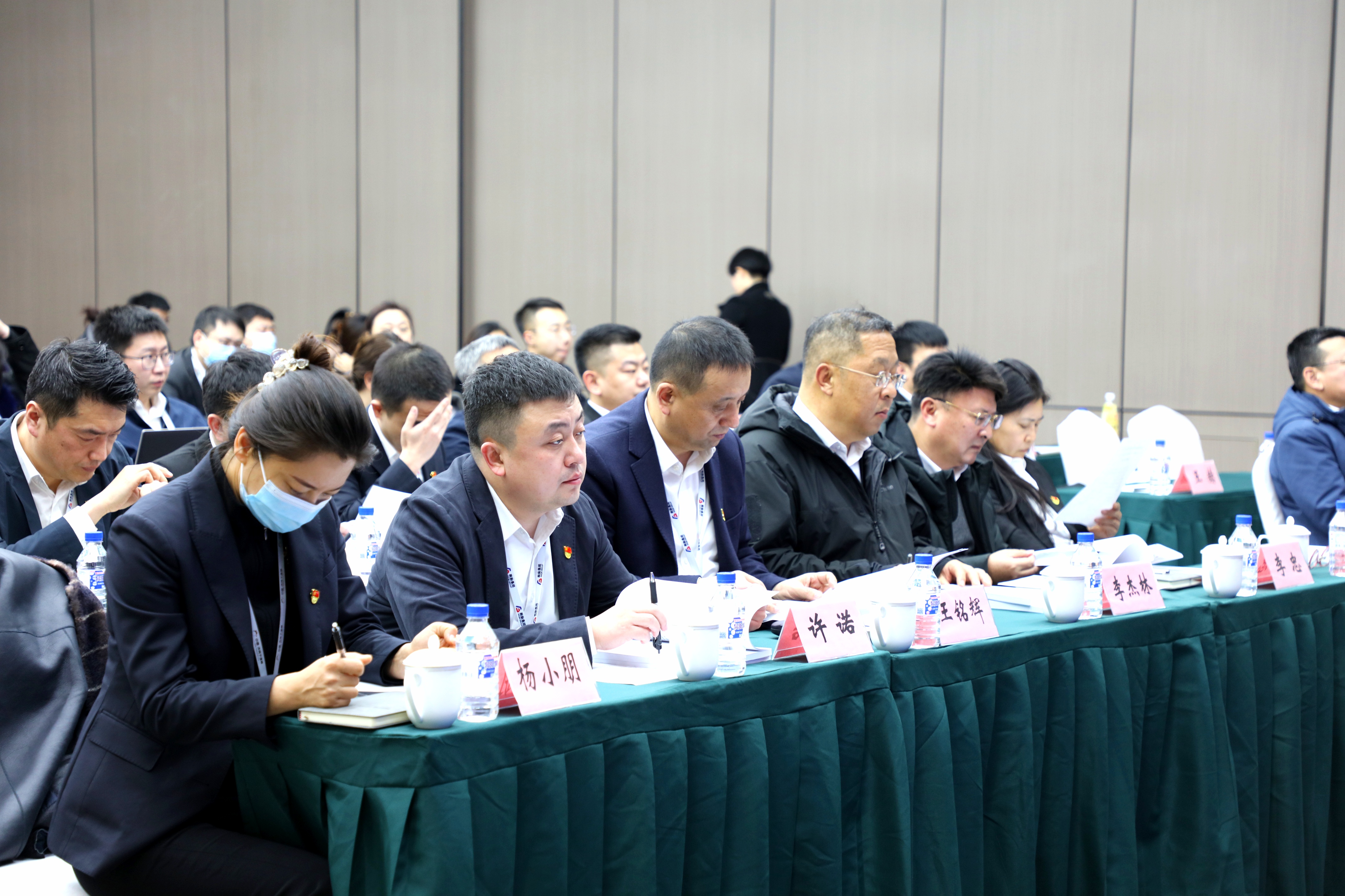 集團(tuán)舉行機(jī)關(guān)中層干部、借調(diào)和駐村干部2022年度述職測(cè)評(píng)會(huì)議