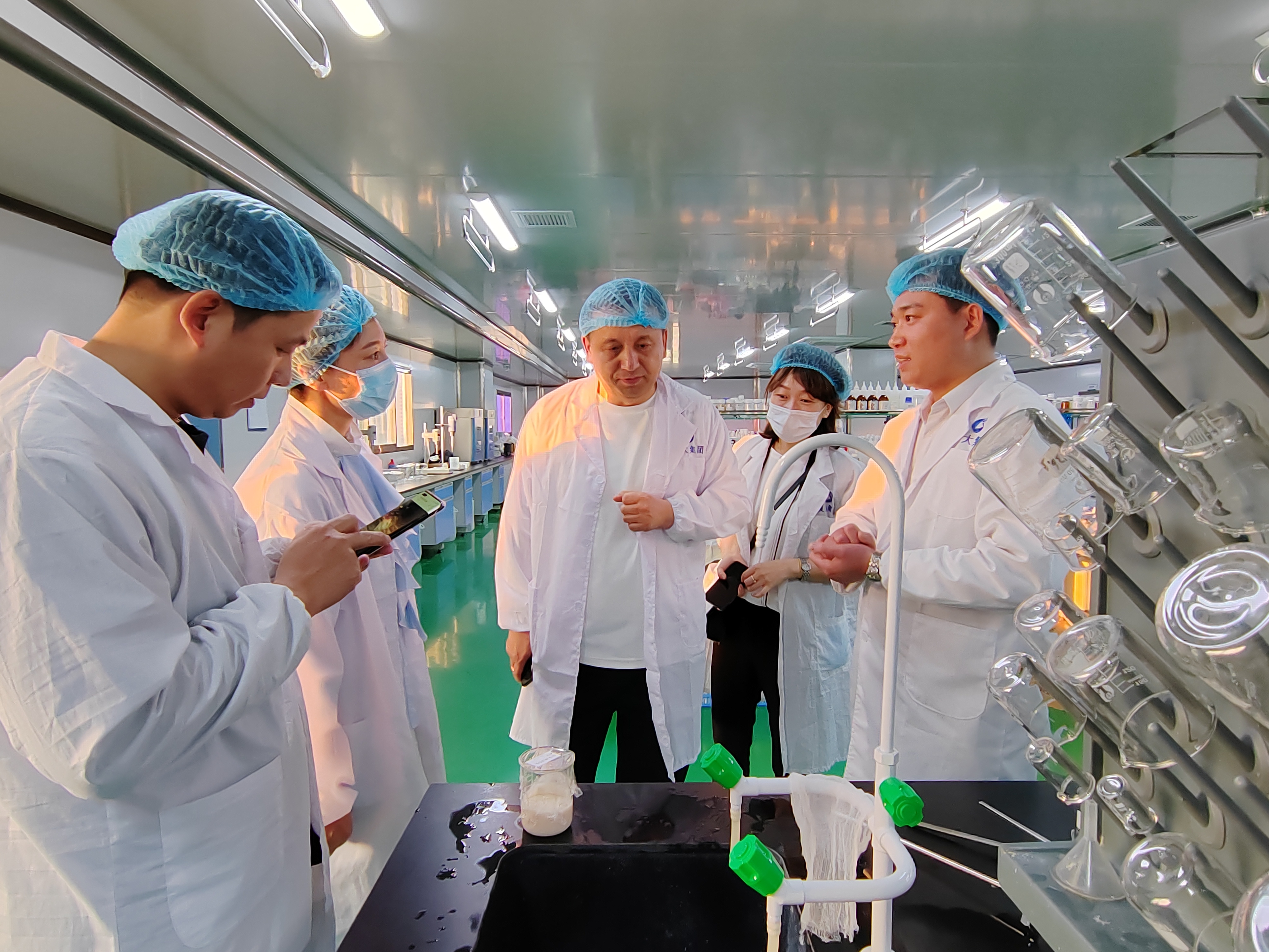 鞍勤集團(tuán)、溫泉集團(tuán)、公服集團(tuán)商務(wù)考察組赴廣州調(diào)研
